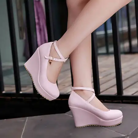 Spring New Light Wedge Round Toe Pumps Thick-Soled Heart-Shaped Metal Buckle High Waterproof Platform Women\'s Shoes 2024