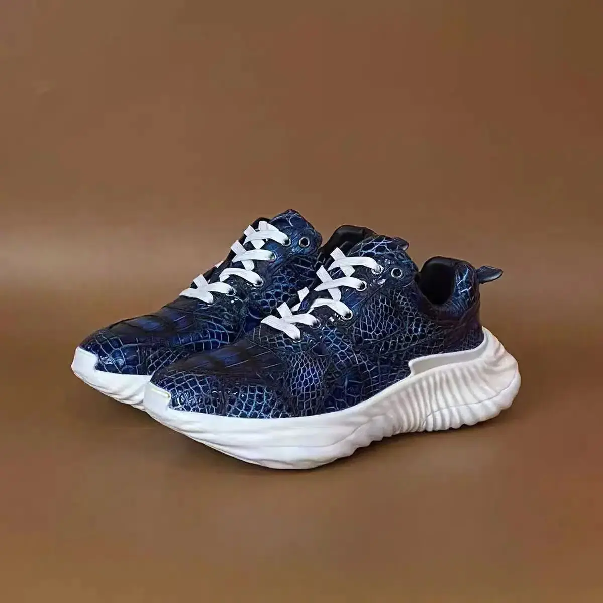 

Новое поступление 2025 года, модная повседневная обувь из крокодиловой кожи, мужские кроссовки из натуральной кожи TB001