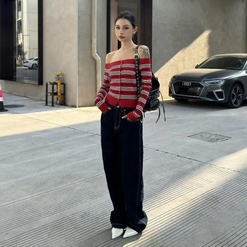 Camiseta corta de punto con hombros descubiertos para mujer, prenda de punto Sexy de estilo coreano, prendas de punto de rayas rojas, manga larga, hombros abiertos, 2025