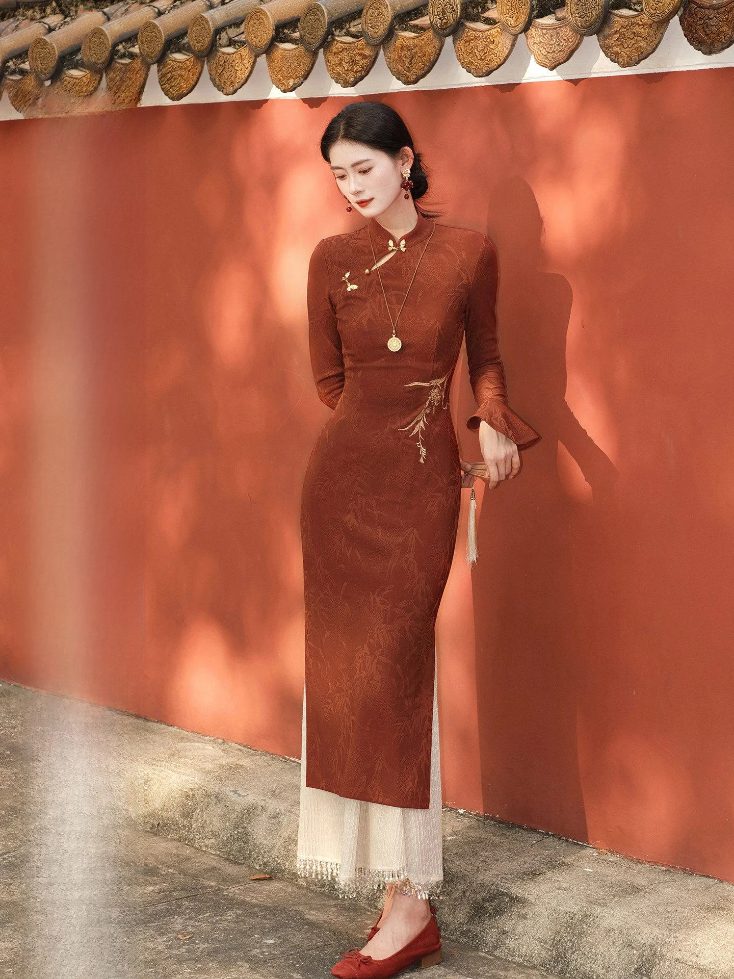 

Новое красное китайское свадебное платье-ципао для женщин, длинное, с низким разрезом, с цветочным принтом, для помолвки и Нового года