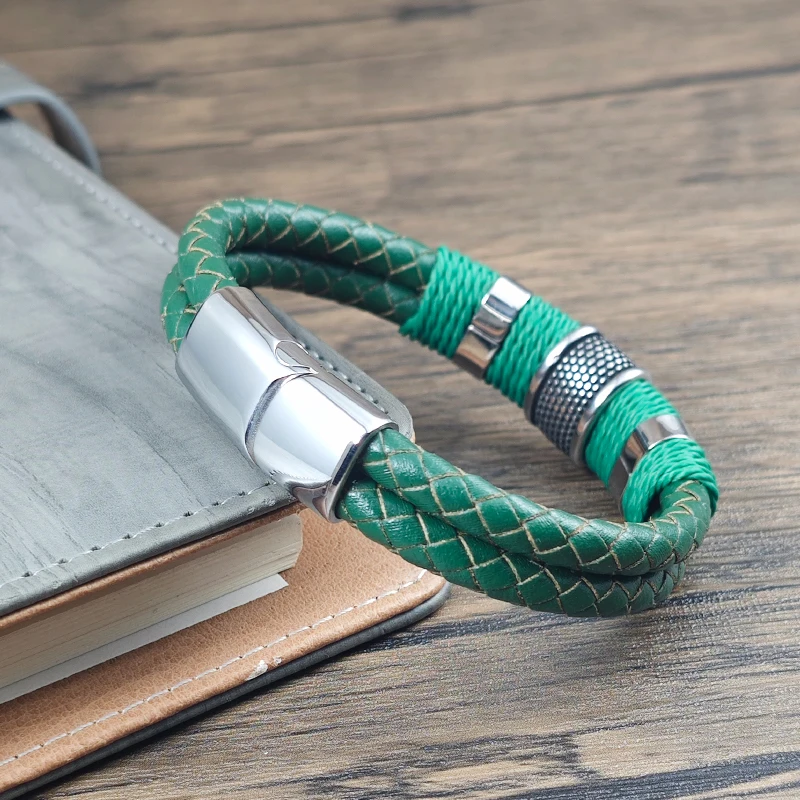 5 Farben zur Auswahl: Herren-Armband aus geflochtenem Leder und Edelstahl mit Perlenanhänger und Magnetverschluss – Lässiges Armband für den Alltag – Detail 4