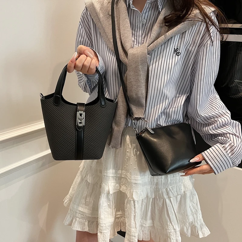 

Luxe Solid Color Crossbody Bag For Women Minimalist Vintage Leather Handbag Paris Designer Style Casual Commuter Purse