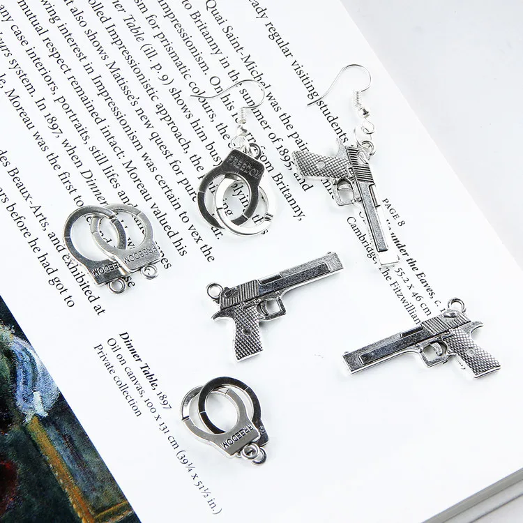 

10 pcs 2022 diy accessories Korean-style simple personality gun handcuffs Fitness earrings lovers earrings material accessories