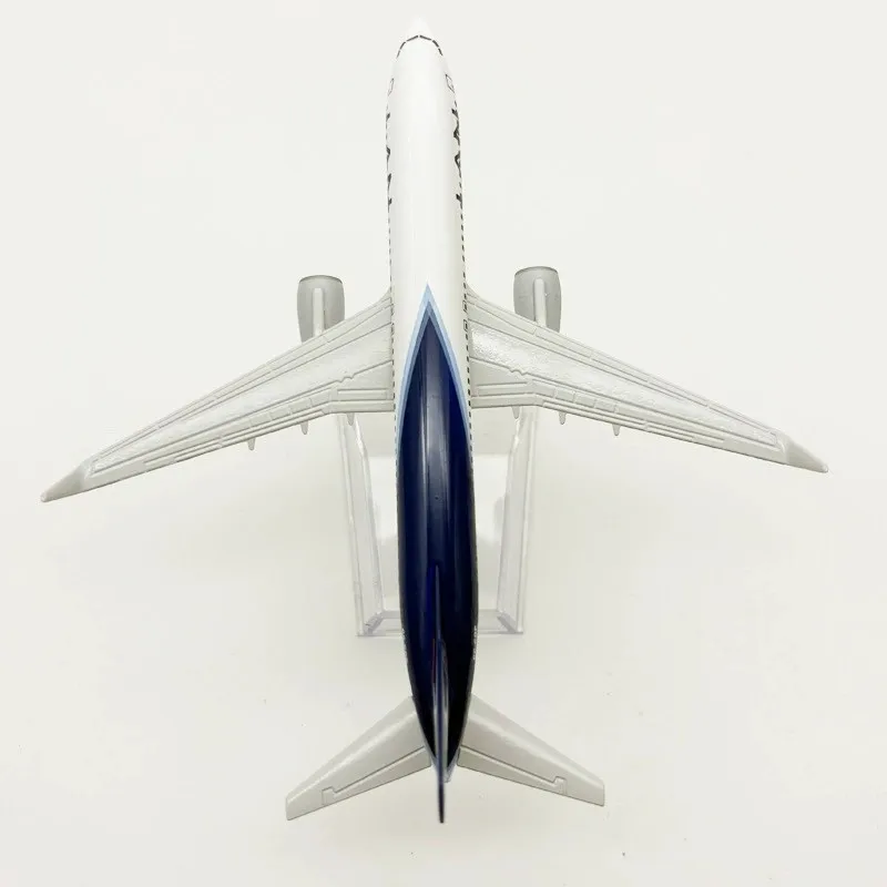 16cm 1/400 Scale Aircraft Chile LAN B737 Diecast Metal Airplane Model Kit With Stand for Collection Display Home Collection