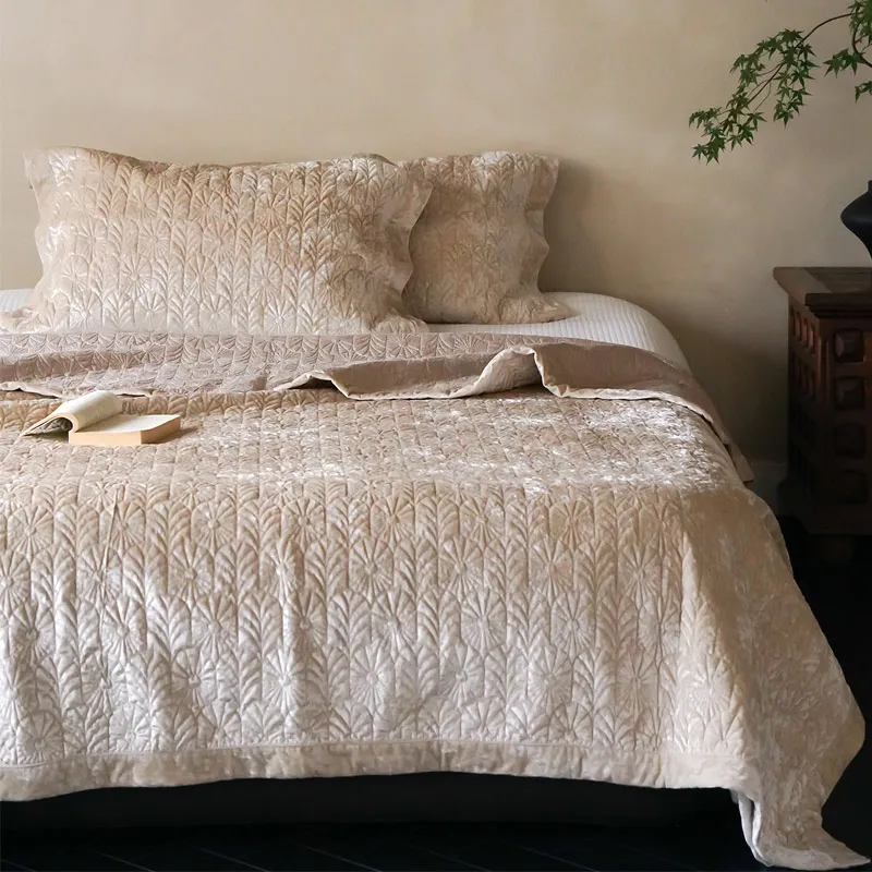 One side of luxury gilt velvet, one side of tencel bed cover, three-piece set of cotton sheets, universal tatami in all seasons