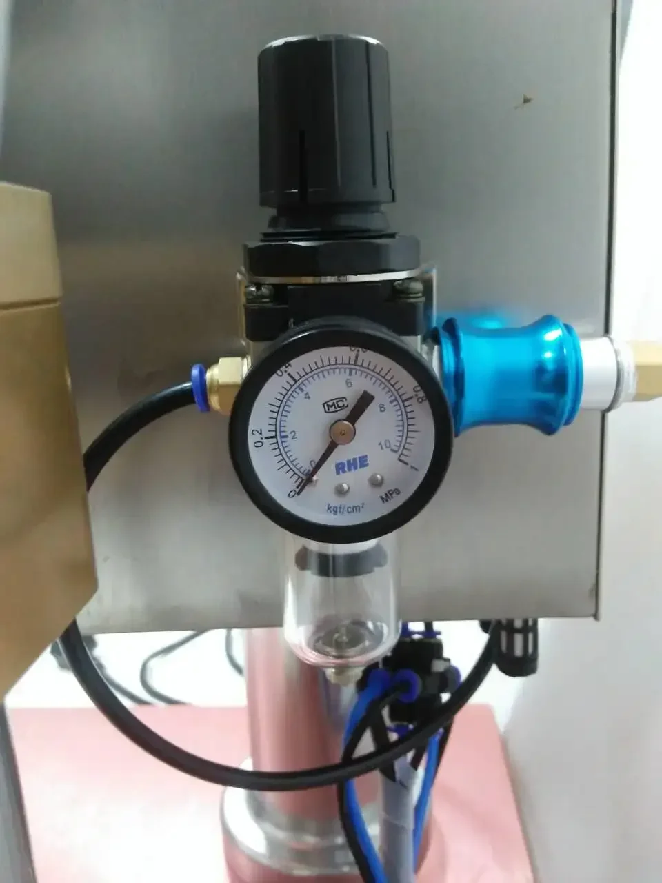 Mesin Pengisian dan Penutupan Botol Sekrup Tutup untuk Inspeksi