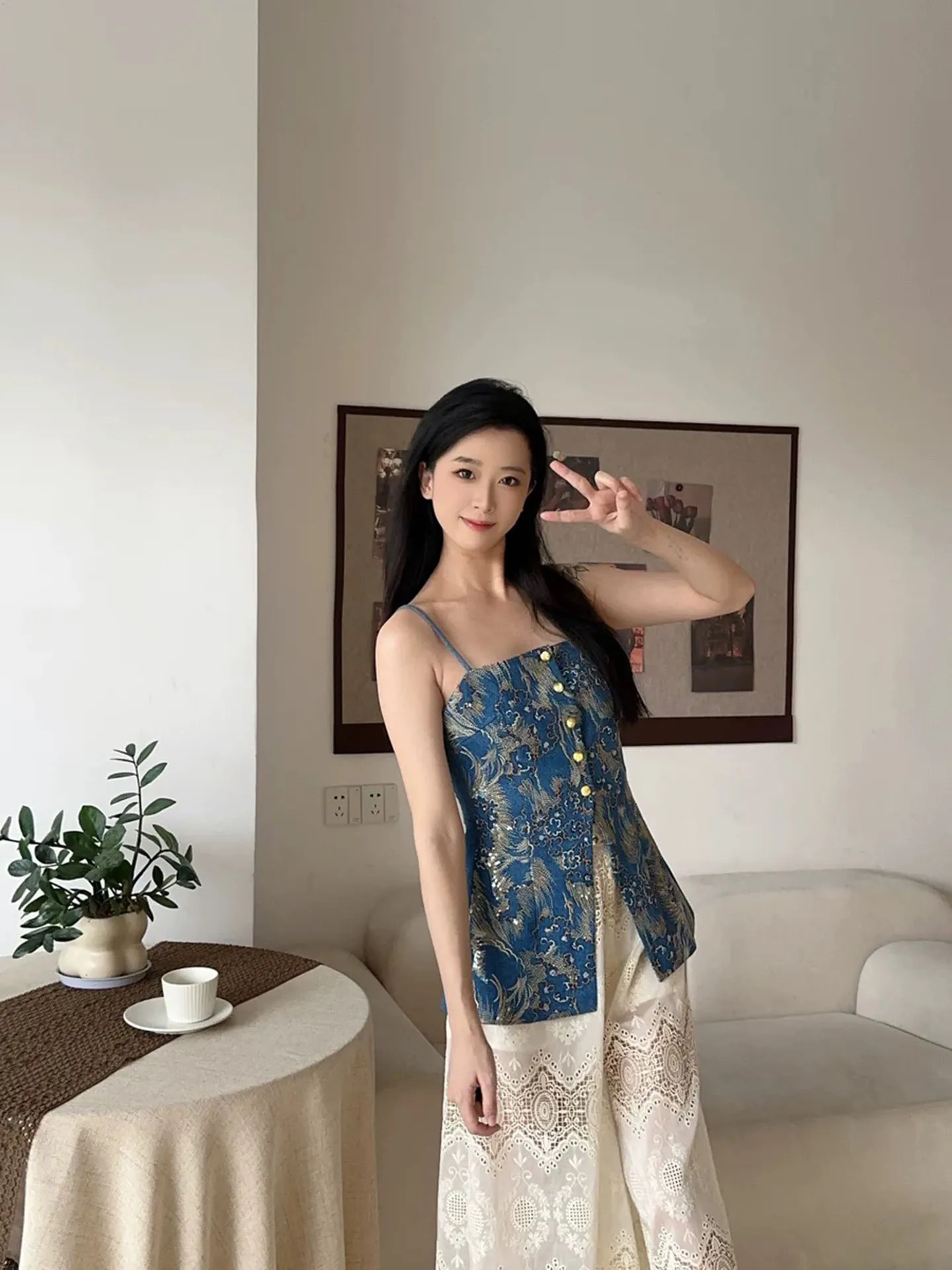 New Chinese Style Denim Strap Vest Women Summer Outdoor Wear Heavy Embroidery Sleeveless Top Cotton Regular Fit Summer 2025