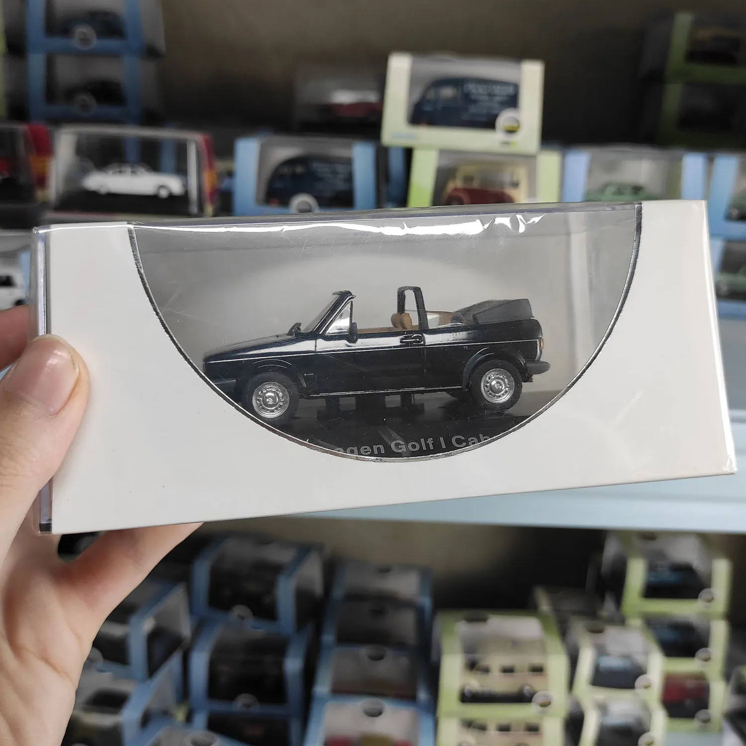 modele-de-voiture-en-alliage-convertible-vw-golf-l-cabrio-moule-sous-pression-echelle-1-43