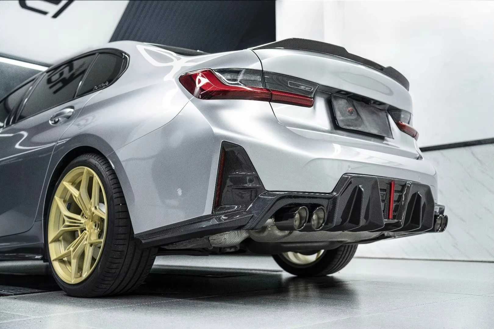 

Blade-shaped Tail Wing for 3 Series G20 G28 LCI Glossy Dry Carbon Fiber Rear Spoiler Rear Wing