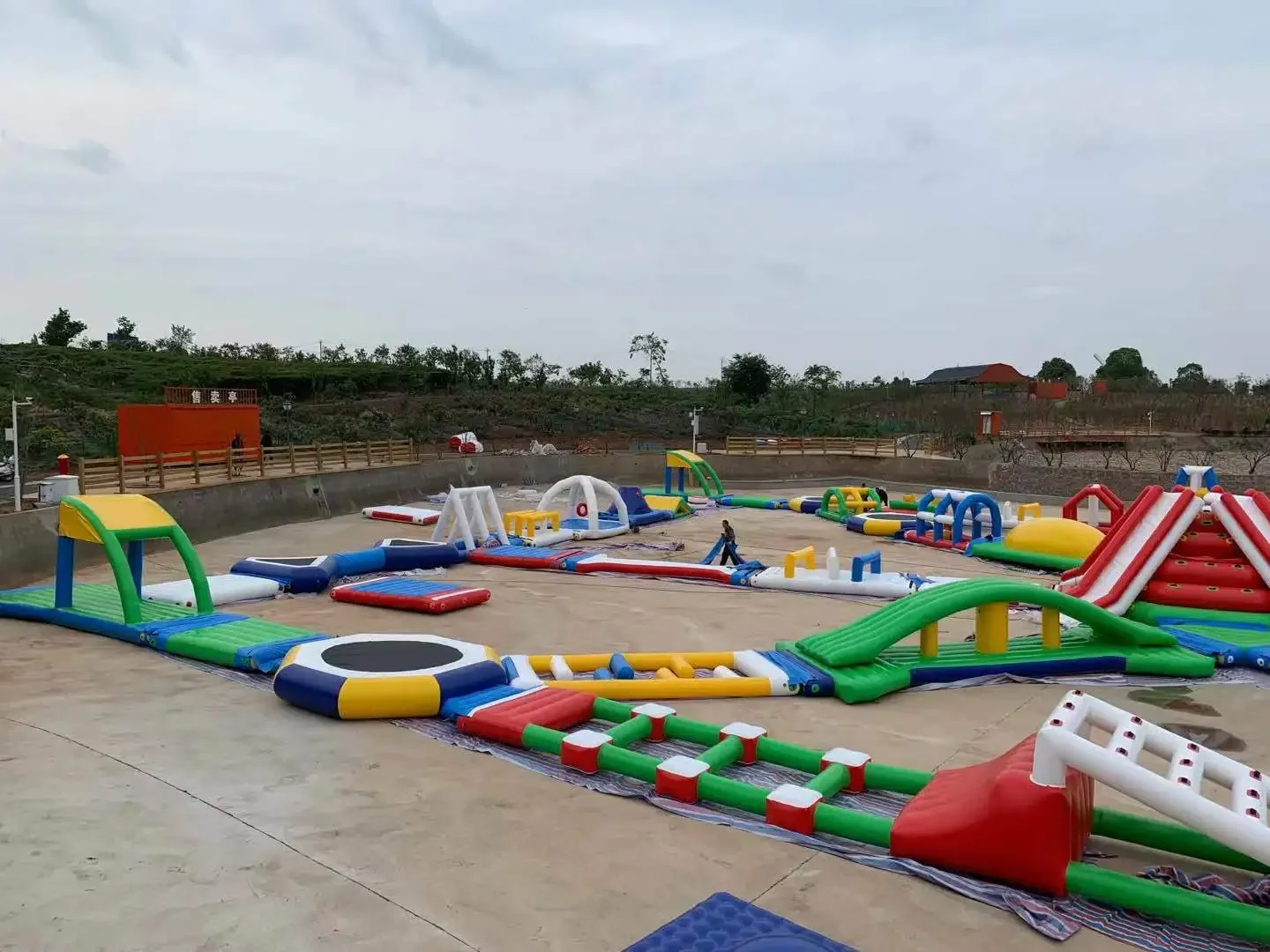 

-Плавающие игрушки, большой аквапарк, бассейн, надувной бассейн, прорыв воды, новая надувная горка