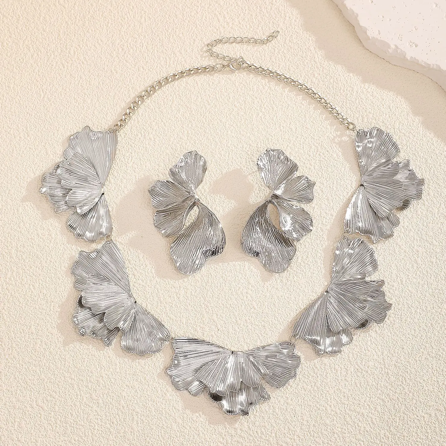 Exaggerated Liquid Metal Glossy Texture Ginkgo Leaf Jewelry Set Punk Earrings Necklace Set for Women Fashion Party Jewelry gift