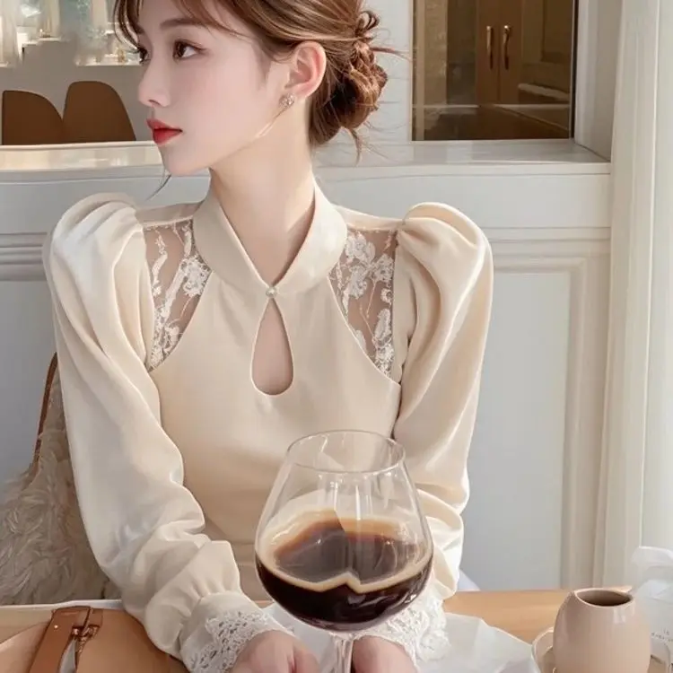 

2024, весенне-осенняя женская кружевная лоскутная футболка с пышными рукавами, бежевый велюровый топ, женские осенние топы, рубашки TT368