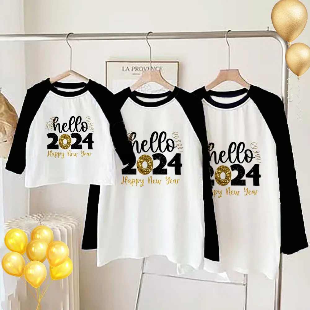 

Hello 2024 Print Family Matching Outfits Mummy Daddy Daughter Son Shirt Family Clothes New Year Party Family Long Sleeve Outfit