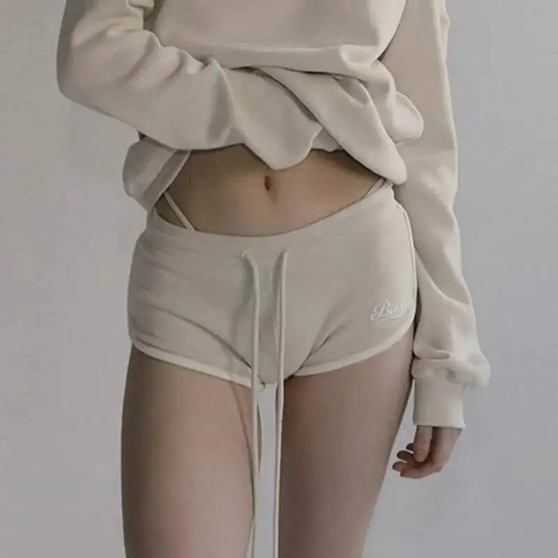 Damen-Sportshorts mit Buchstabenmuster, dreiviertellang, hüftbetont, schmal geschnitten, bequem, atmungsaktiv und im Vintage-Stil, lässig, trendig