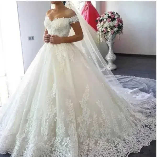 Abiti da sposa a trapezio eleganti con spalle scoperte Dubai personalizzati Abiti da sposa con scollo rotondo trasparente in pizzo con perline Vestios De Novia