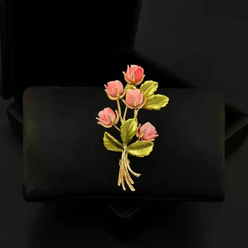 

Pink Rose Bouquet Brooch for Women Elegant Lapel Pin Vintage Flower Suit Coat Cardigan Luxury Gift Fine Fashion Accessory 5721