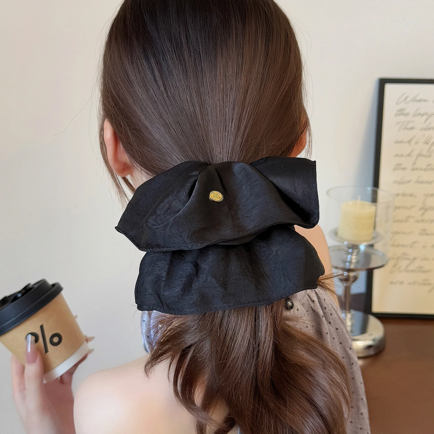 

Hot Selling Simple French Style Scrunchies Textured Edge High Stretch Hair Ties for Women Low Ponytail Bun Holder