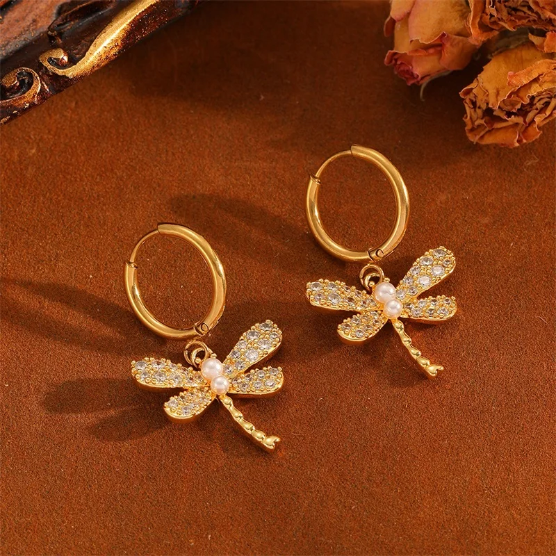 EILIECK Glänzende Strass-Perlen-Libellen-Luxus-Halskette und Ohrringe für Damen, Goldfarben, PVD-beschichtet, Eleganter Wasserfester Schmuck, Neu – Detail 13