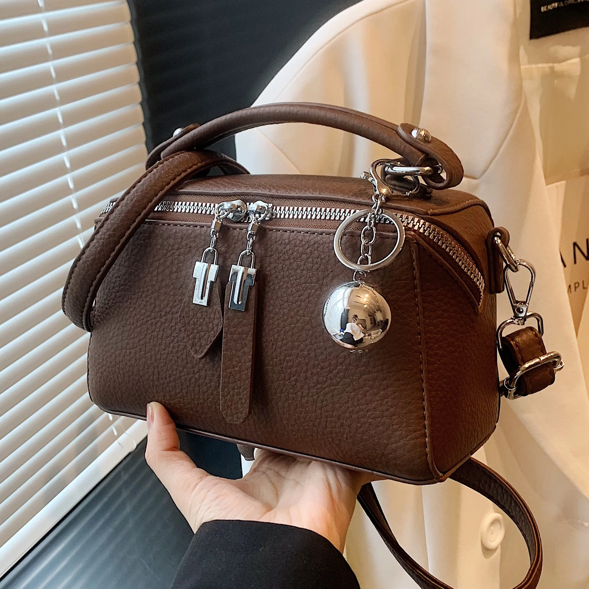 

Textured Leather Handbag for Women Mini Box Crossbody Bag with Top Handle Fashion Shoulder Bag for Daily Commute Shopping Party