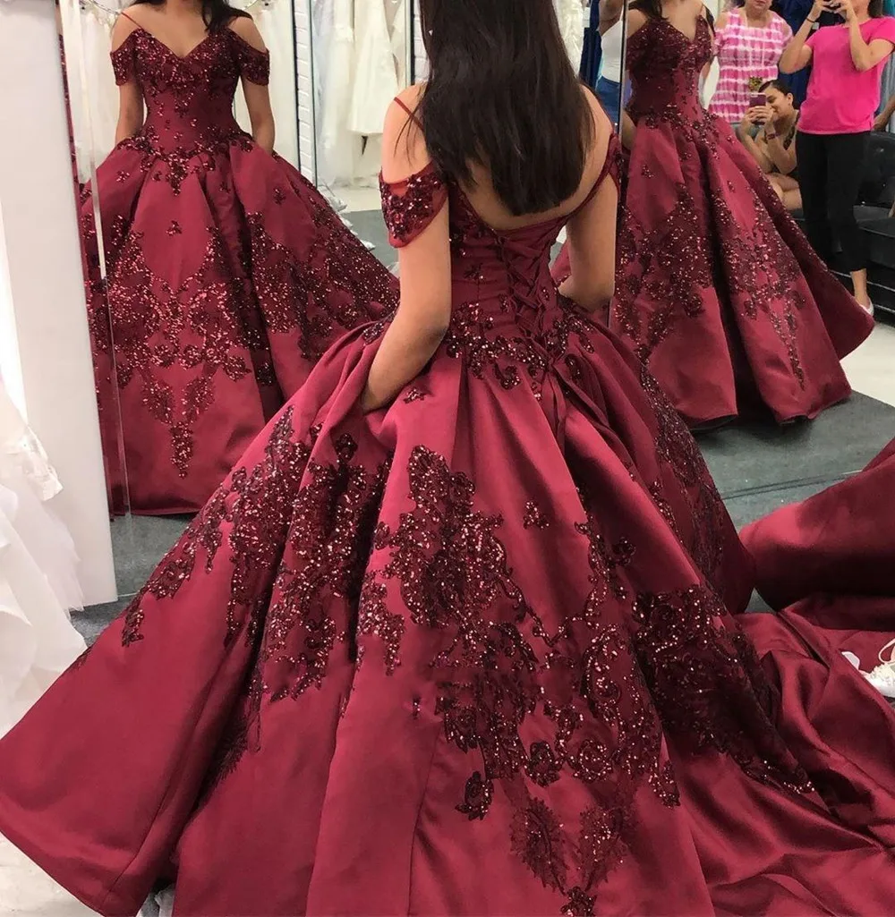 Princess Off Shoulder Burgundy Satin Quinceanera Dresses Spaghetti Strap Lace Beaded Applique Long Prom Ball Gown With Pockets