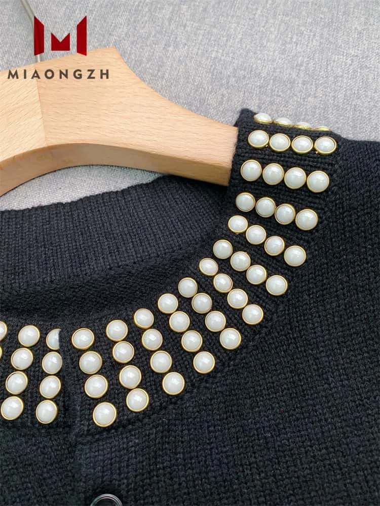 

Black Slimming Sleeveless Vest Cardigan For Women Rivet O Neck 2025 Spring Summer New Short Top Female Fashion Streetwear Luxury