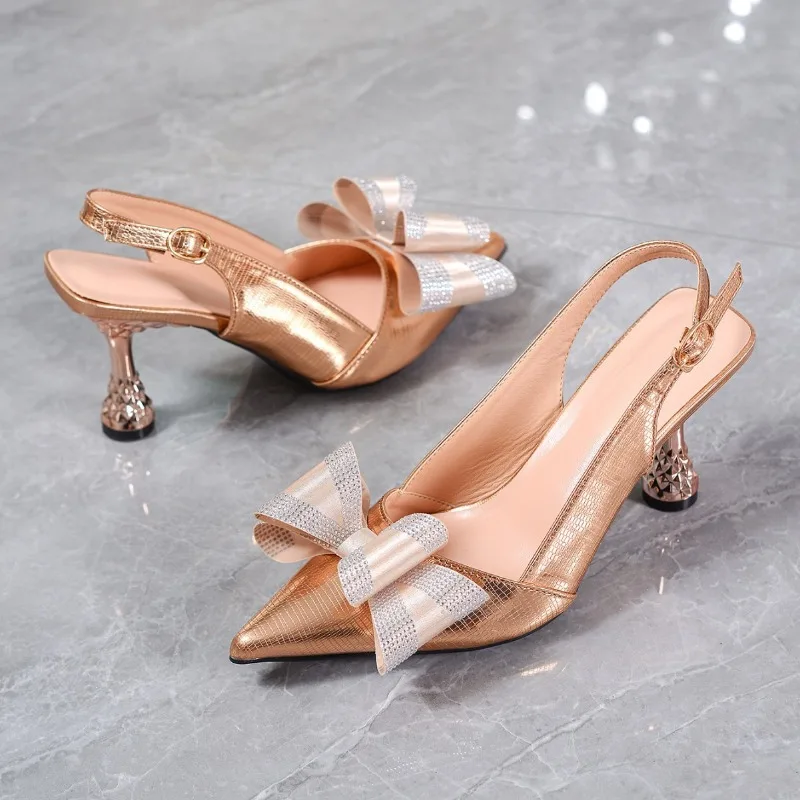 

Sweet Rhinestone Bow Decoration Heeled Sandals Women Fashion Patent Leather Pointed Toe High Heels Elegant Wedding Bride Pumps