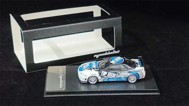 

Model Collect MC 1:64 SKYLINE R34 V-SPEC Silver blue Cel Shade / Top Secret / R35 LB Widebody Combat Grey Model Car