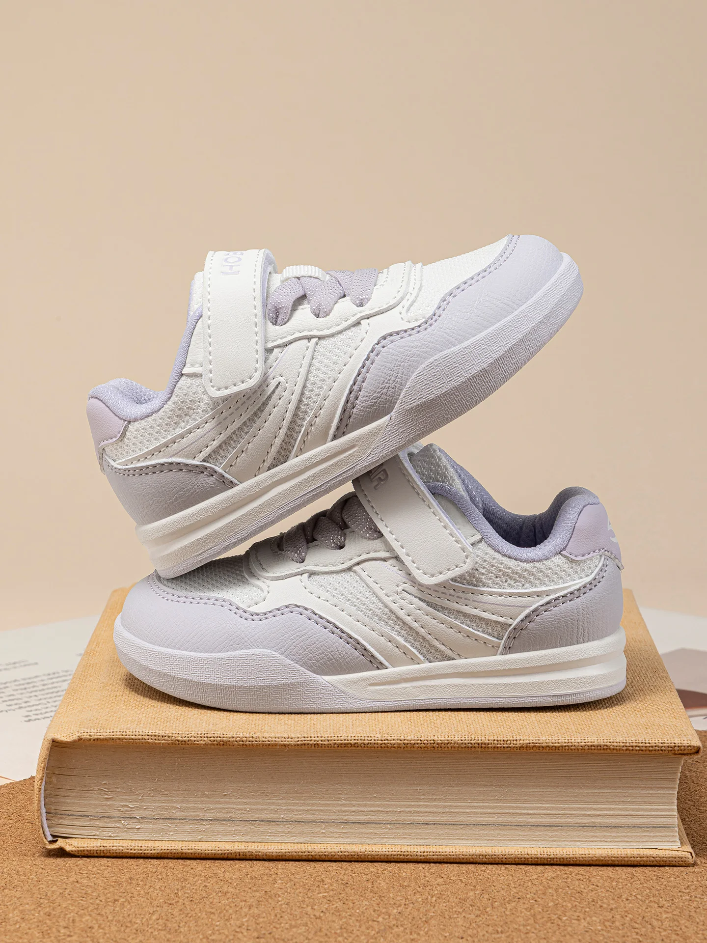 HOBIBEAR Kleinkinder-Sneaker mit breiter Passform, Klettverschluss, minimalistischer Sneaker aus Kunstleder und Mesh-Patchwork – Detail 14