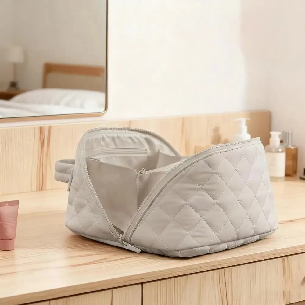 

Water-Resistant Handheld Cosmetic Bag Multiple Pockets Large Capacity Toiletry Bag Leak-Proof Solid Color Wash Bag Festival