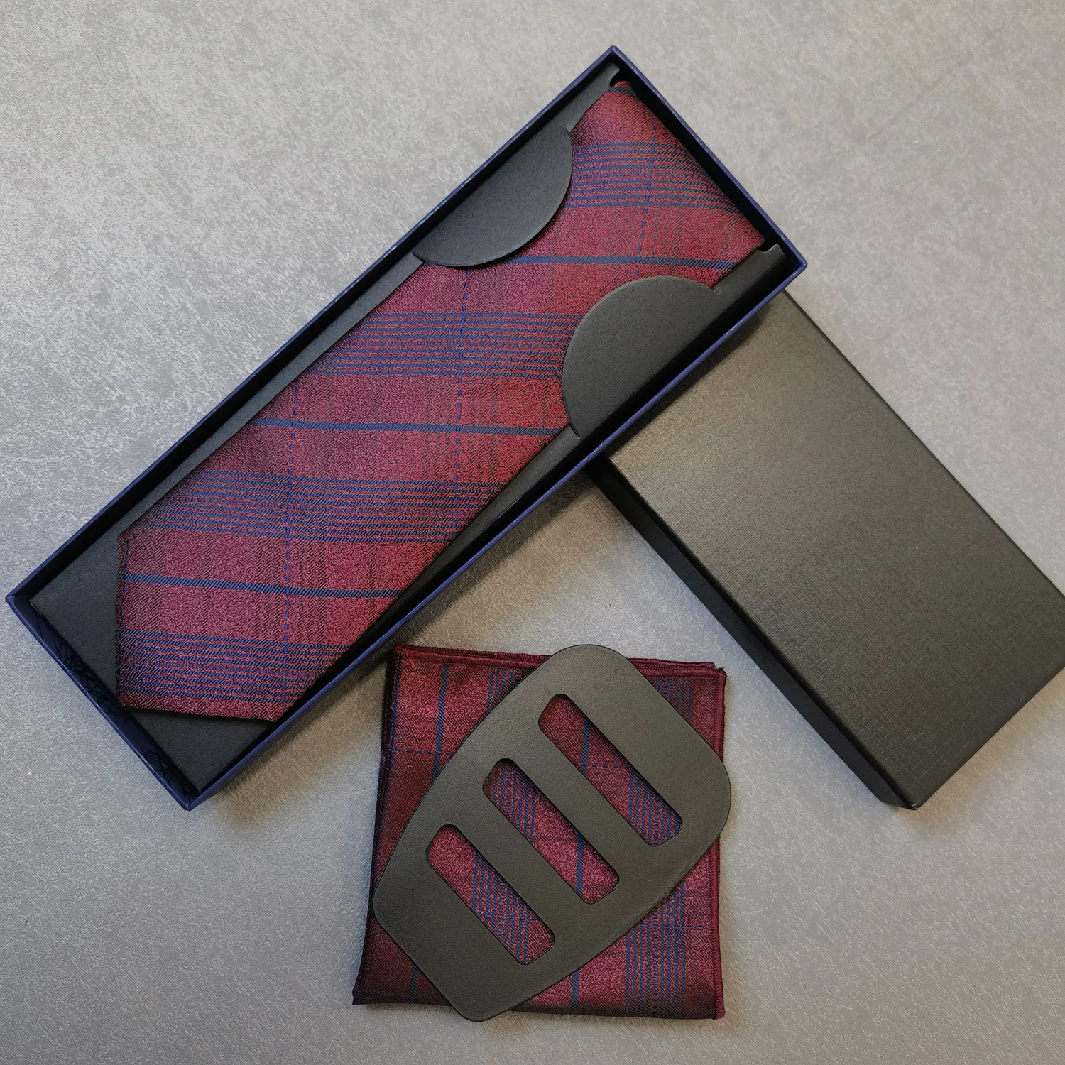 ชุดเนคไทแฟชั่นสำหรับสุภาพบุรุษรุ่นใหม่ล่าสุดปี 2025 พร้อมกล่อง ลายแจ็คการ์ดเรขาคณิตสไตล์เรโทร ลายทาง เนคไทผู้ชายสำหรับธุรกิจและงานพิธีการ