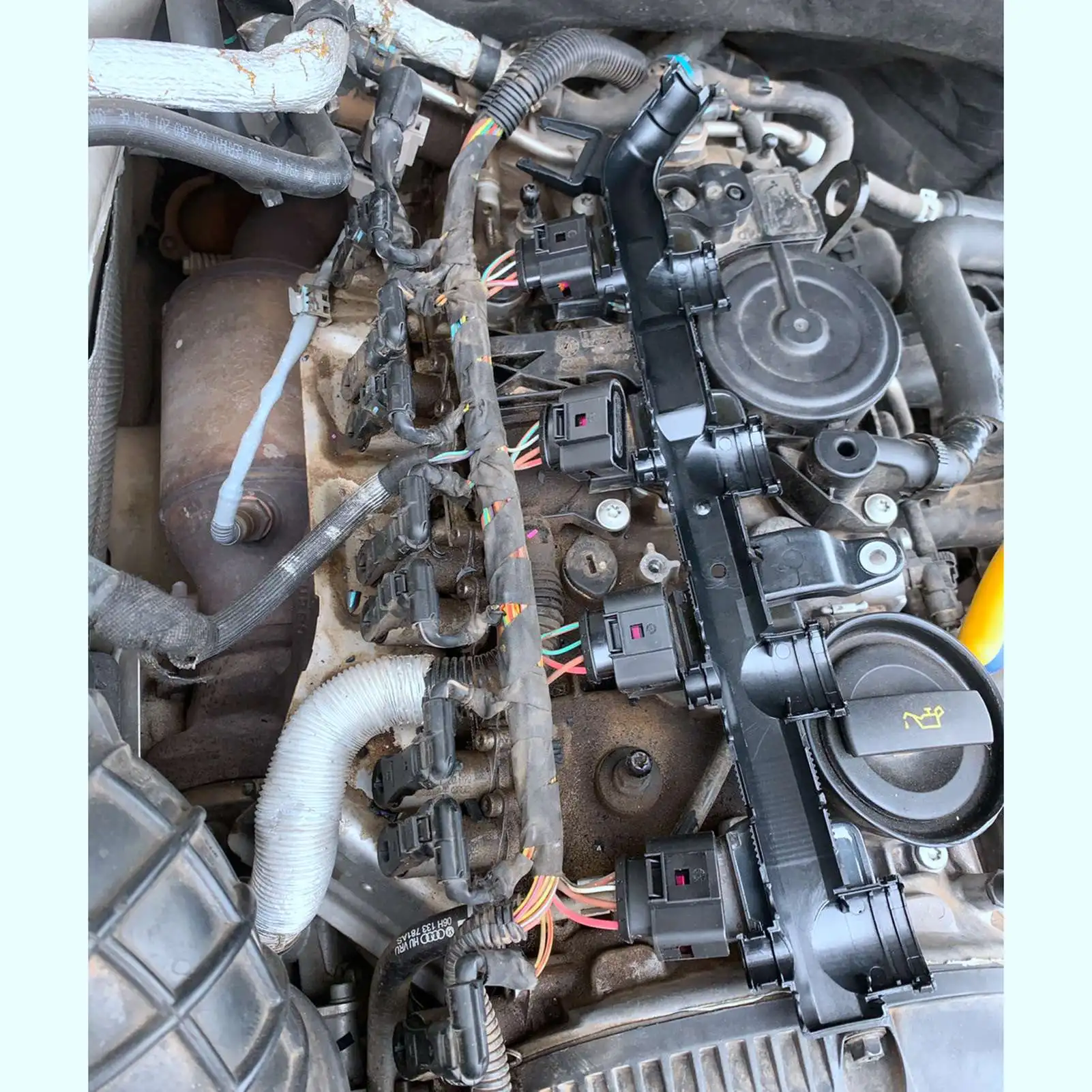 เครื่องยนต์คอยล์จุดระเบิด Spark Plug Connector เปลี่ยน 06H971824B สําหรับ A4LB8 A5 C6C7 Q5 IGNITION COIL Harness Tube-N32R