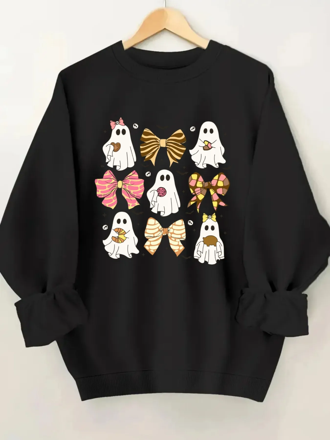 Women's Crewneck Pullover Sweatshirt Cute Ghost Bows Design, Soft Casual Long Sleeve, Daily Casual Top Outfit, Winter Women's Clothing, Halloween Costume Outfit