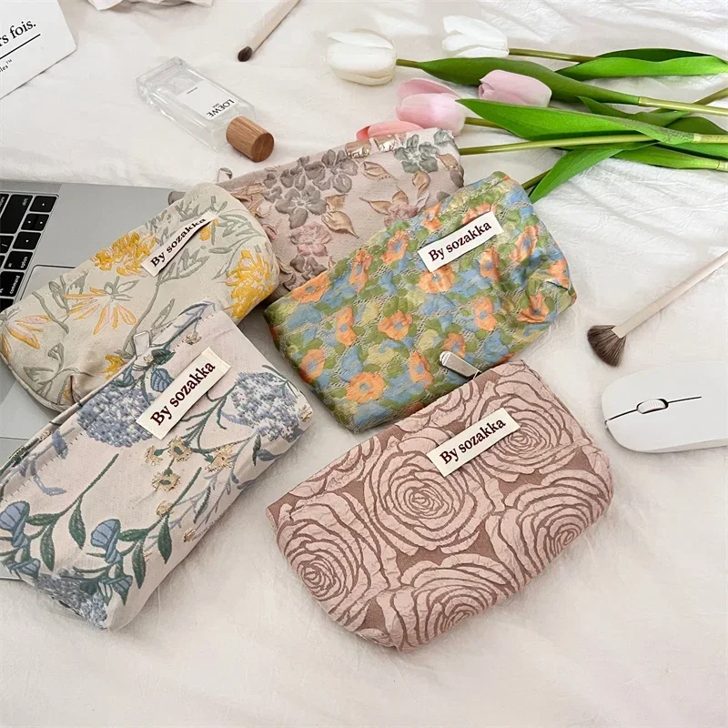 French Embossed Flowers Print Cosmetic Bag Simple Portable Handbag Leisure Makeup Bag Clutch Large Capacity Travel Neceser 2023