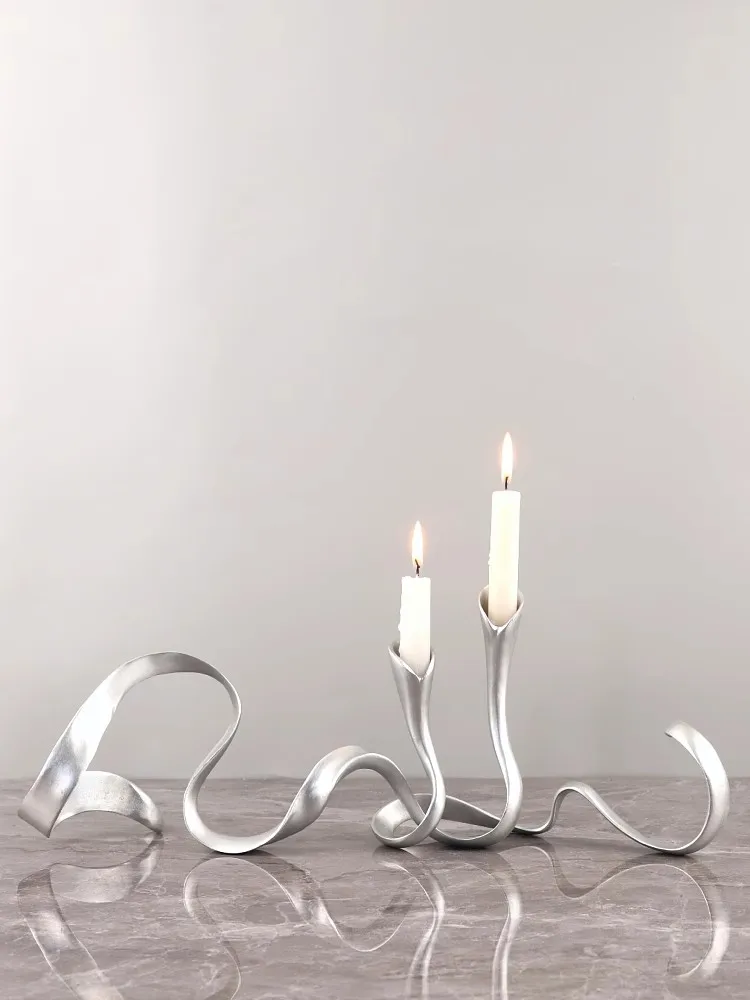 Modern Simple Style Home Sitting Room Metal Candlestick Artistic Originality Individuality Dining Room Candlestick Decoration