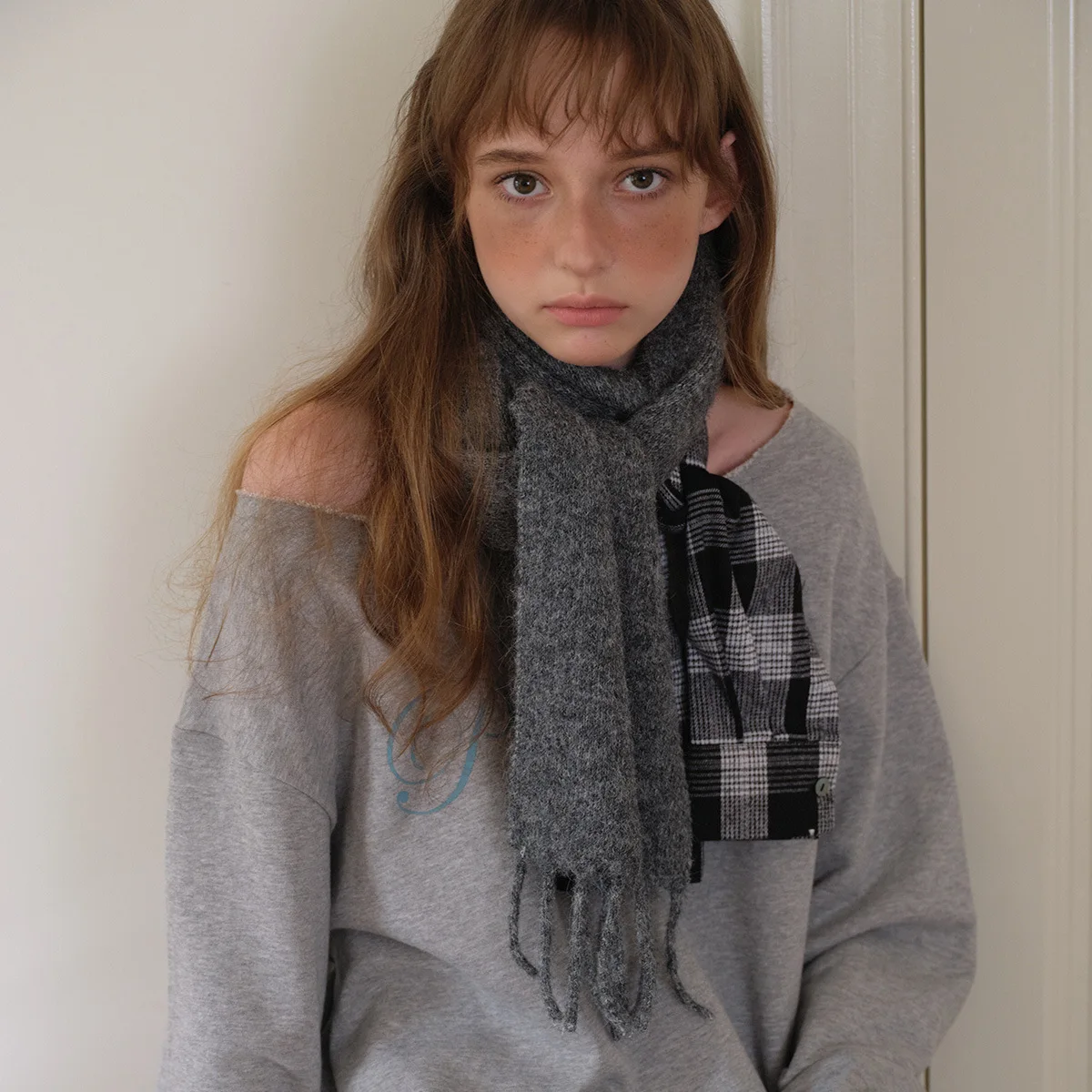 

Дизайнерский клетчатый лоскутный шерстяной шарф с кисточками для женщин, зимний мягкий толстый теплый деконструированный вязаный шарф на шею
