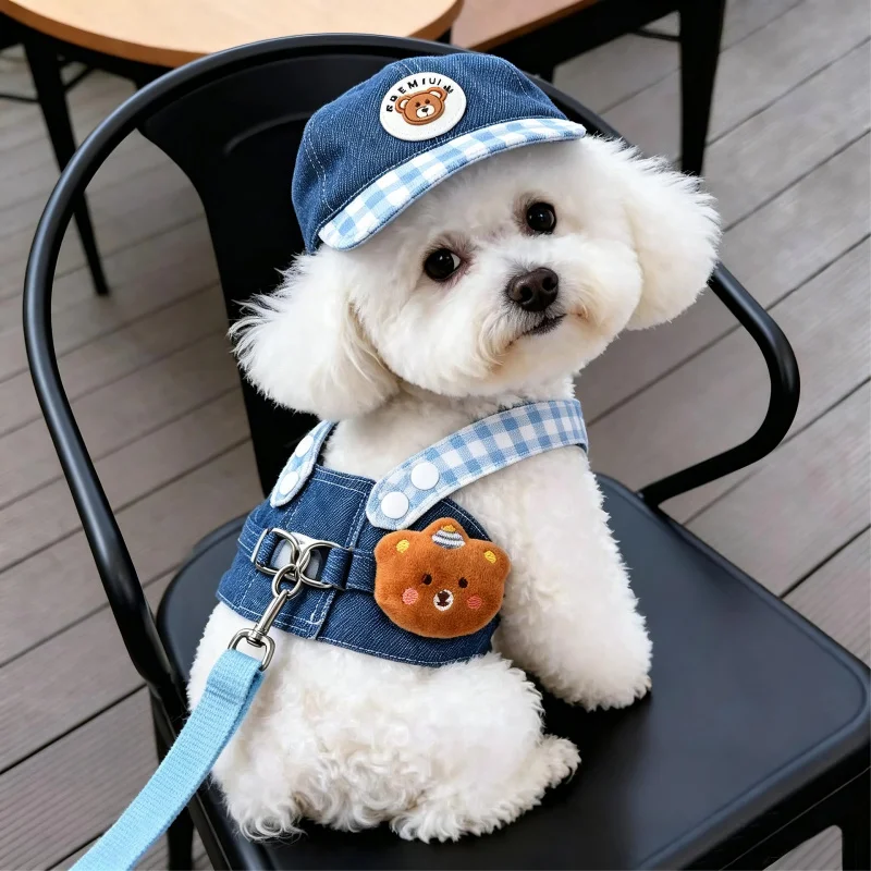 The sturdy and durable denim style pet leash makes it a cool little guy when you take it out