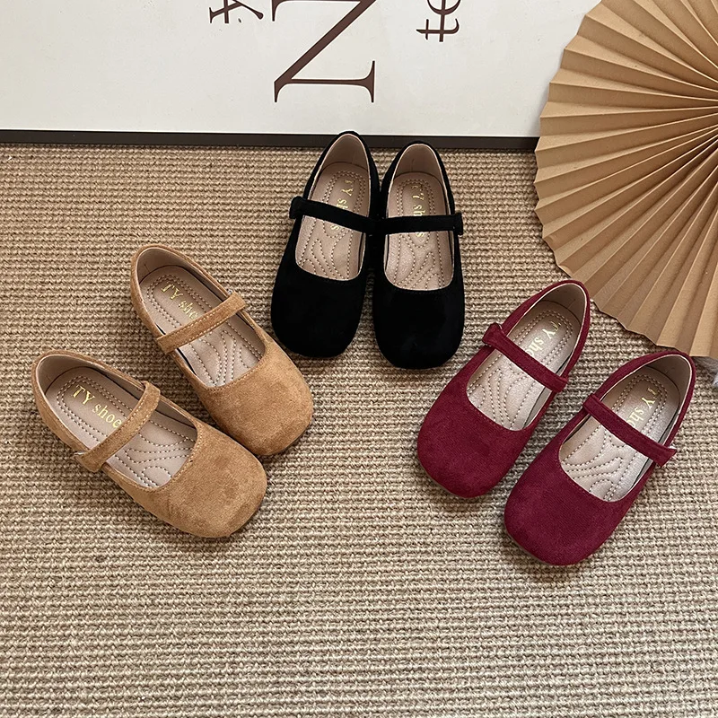 

Детская повседневная обувь, низкие туфли, однотонные весенние туфли из искусственной кожи для девочек, противоскользящие дышащие туфли красного и черного цвета, размеры 23-35.