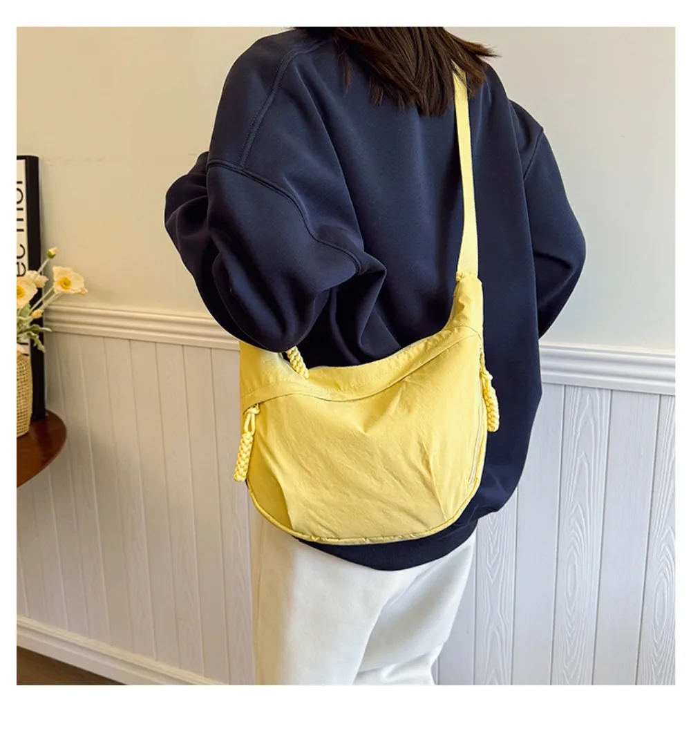 Neue Canvas-Umhängetaschen mit großer Kapazität, koreanische schlichte Sport-Hobos-Tasche, einfarbige leichte Dumpling-Tasche für Reisen – Detail 5