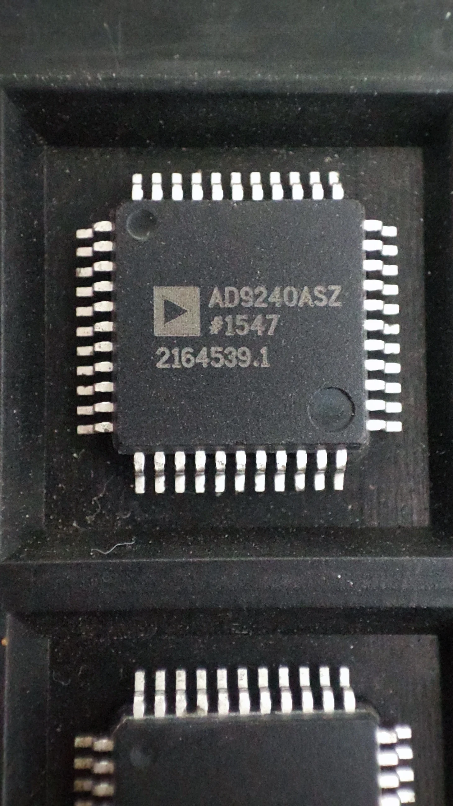 

1~10pcs/lot AD9240ASZ AD9240AS AD9240 MQFP44 100% Brand New Original