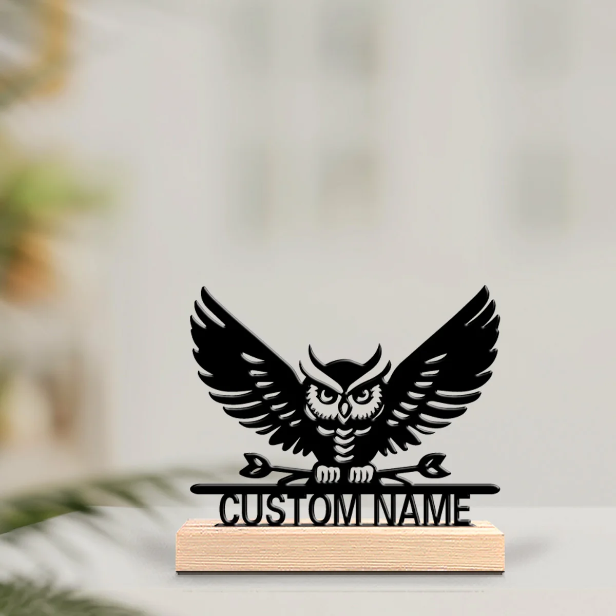1 Stück Romantische personalisierte individuelle Eulen-Metallstatuen Desktop-Skulptur mit Holzsockel, geeignet für Tierbegeisterte, Haustierkommando