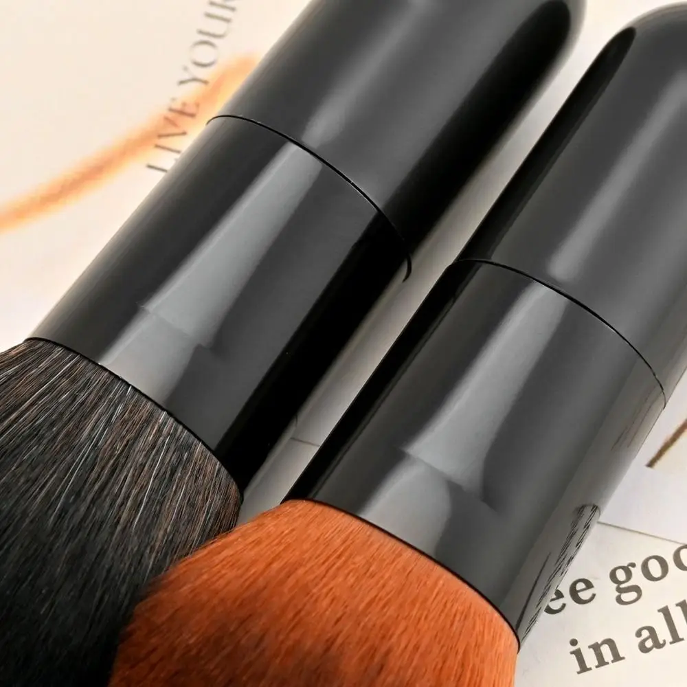 Portable Foundation Makeup Brush with High-density Synthetic Fibers Soft Face Brush Slanted Professional Makeup Application