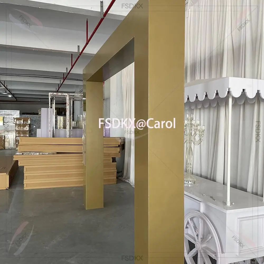 

Luxury Shiny Gold Wedding Arch 8ft*8ft Gold Acrylic Arch for Wedding Event Decoration