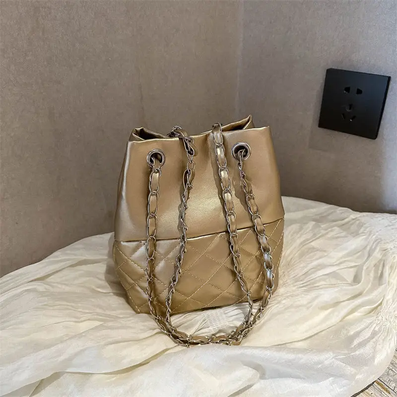 New Golden Chain Trend Girl Woman Messenger Shoulder OL Bags PU PVC Leather Women Lady Shining Handbag Purses Small Bags