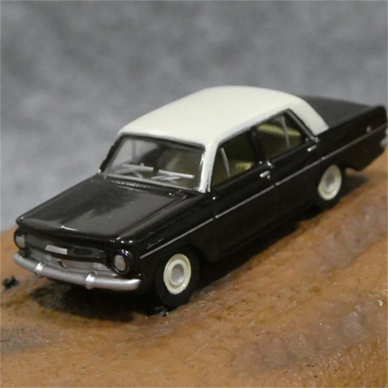 1/87 HO Scale Alloy Car Model 1963 EH Sedan Vintage Car Model Train Scene Miniature Collection Sand Table Landscape