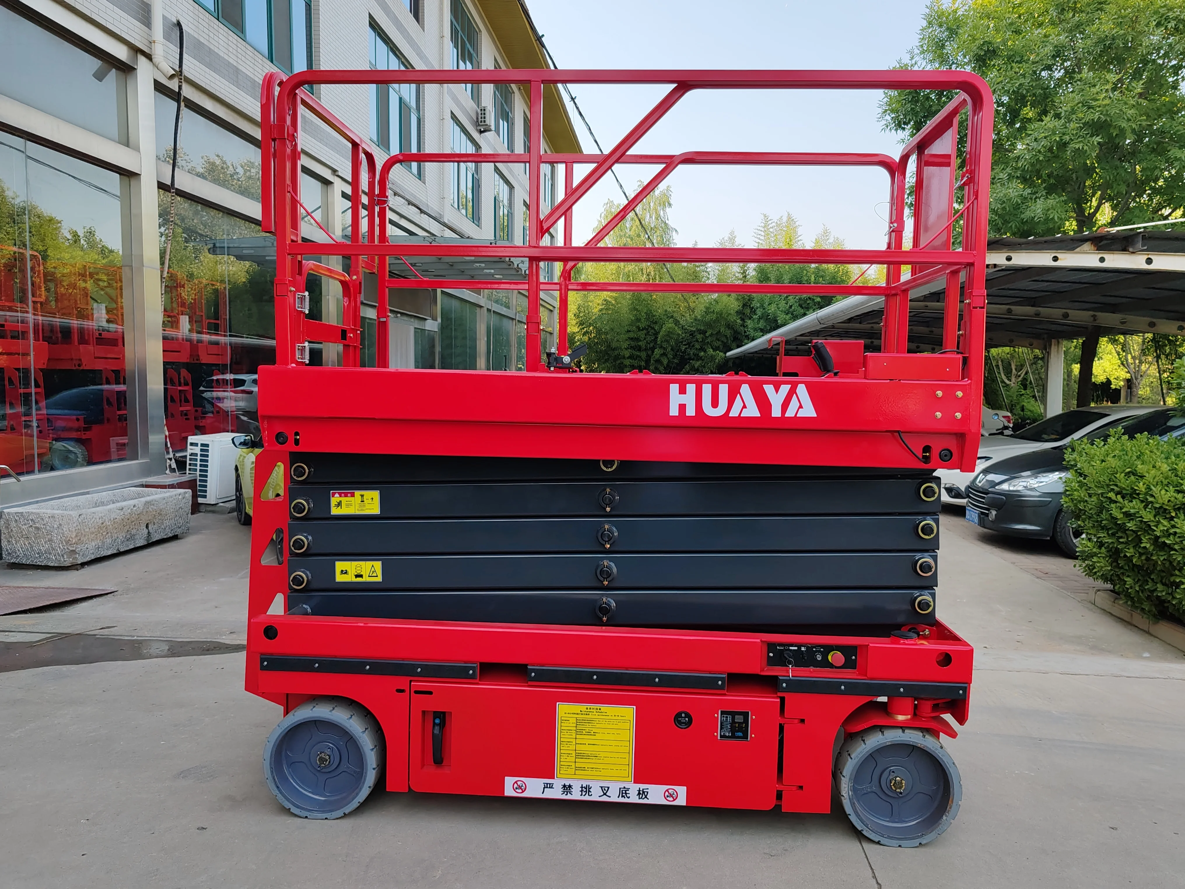 Factory Automatic 6-14M Factory Small Elevator Lift 350kg 500kg 800kg Aerial Scissor Type Hydraulic Stage Lift With MSDS