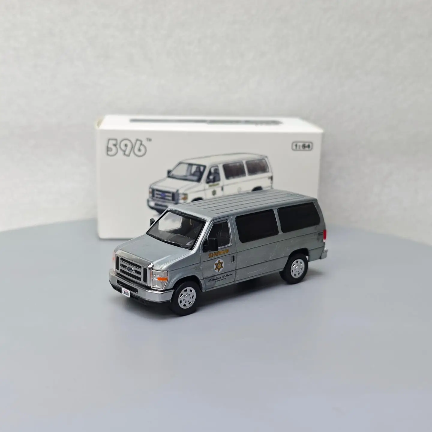

596 1:64 E-Series Vans - Los Angeles Police Department Simulation Alloy Mini Car Model Collection Decoration Gift Toy