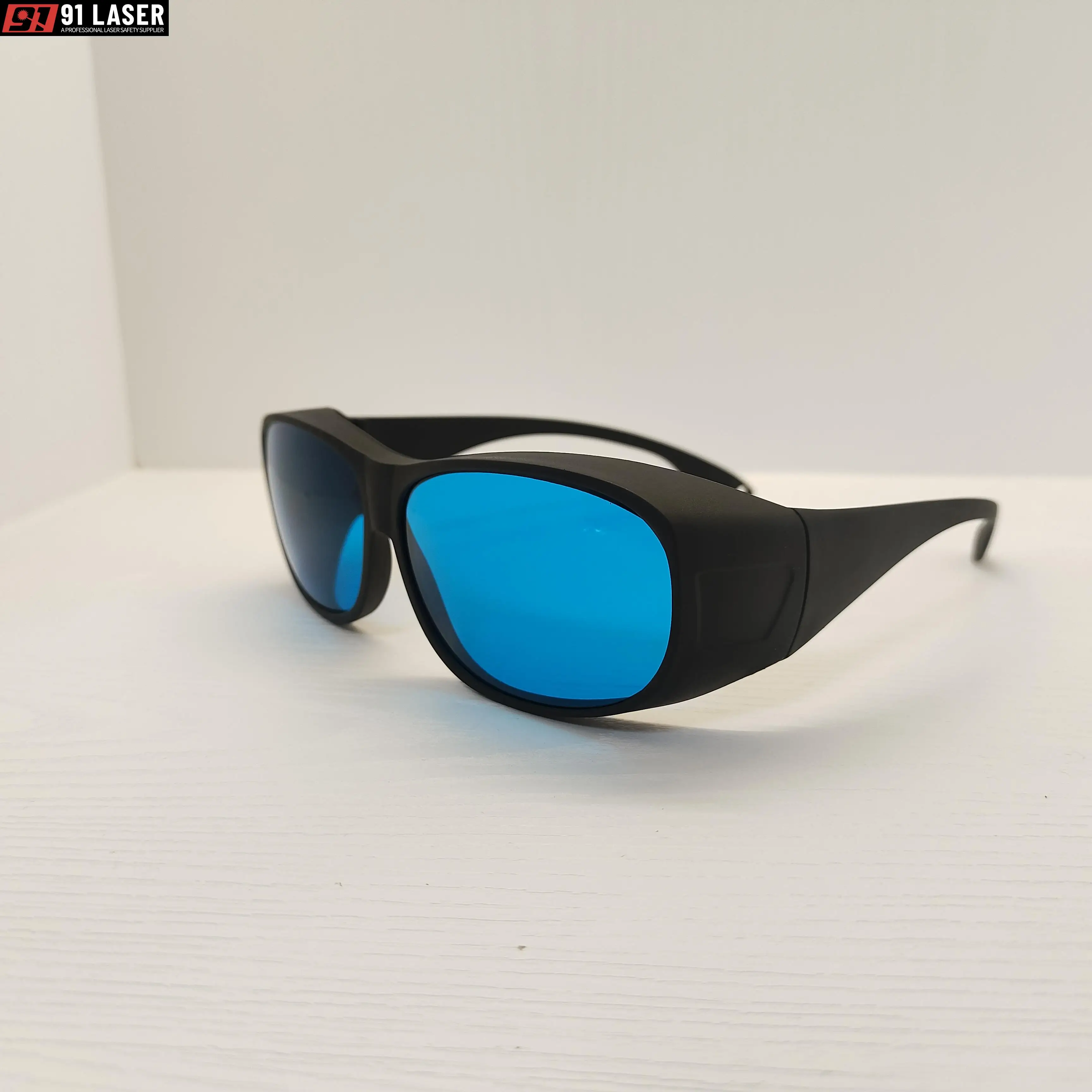 He-Ne Red Laser Safety Glasses with Cleaning Cloth and Black Case, 190-380nm, 600-700nm, OD6 + VLT 21%