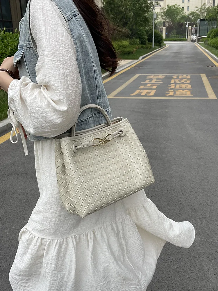 High end, large capacity handbag, women's simple woven bag, practical and versatile single shoulder crossbody bag