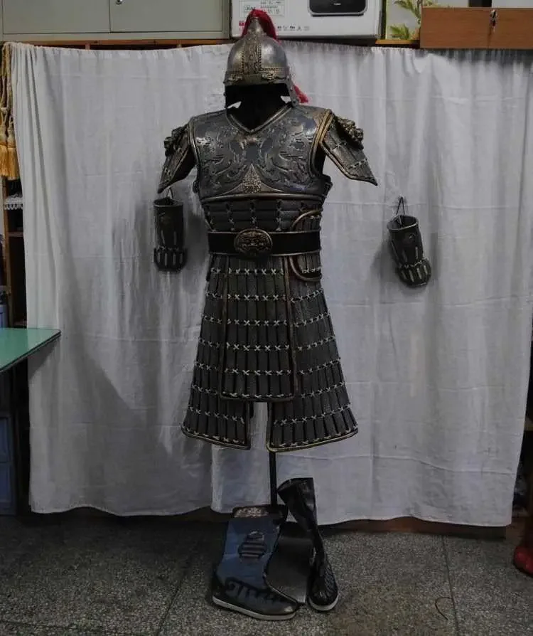 General  golden armor  Tang Dynasty golden  marshal  soldier armor for sale