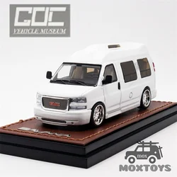 GOC 1:64 GMC SAVANA Business RV White Diecast Model Car